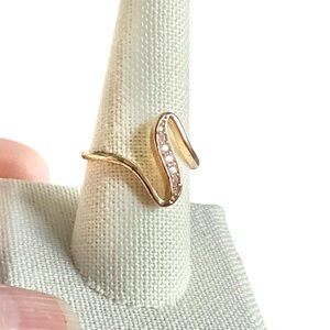 Gold Tone Wave Ring with Inset Crystal Gemstones Women’s Size 9